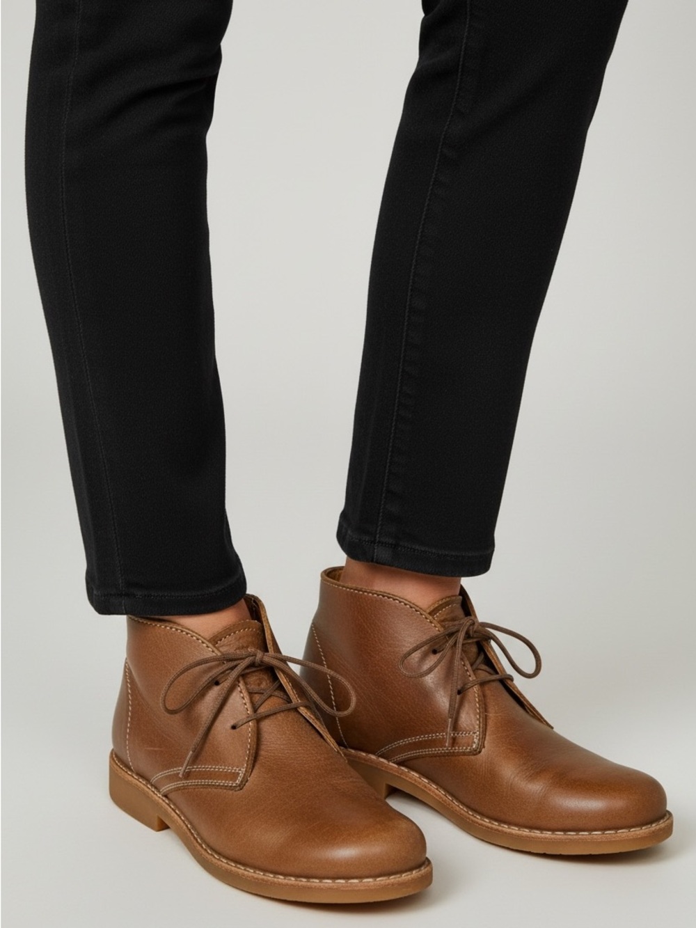Roots women’s Brown Leather Chukka Boots 5.5